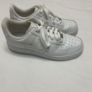 Women’s White Nike AirForce 1’s - 8.5